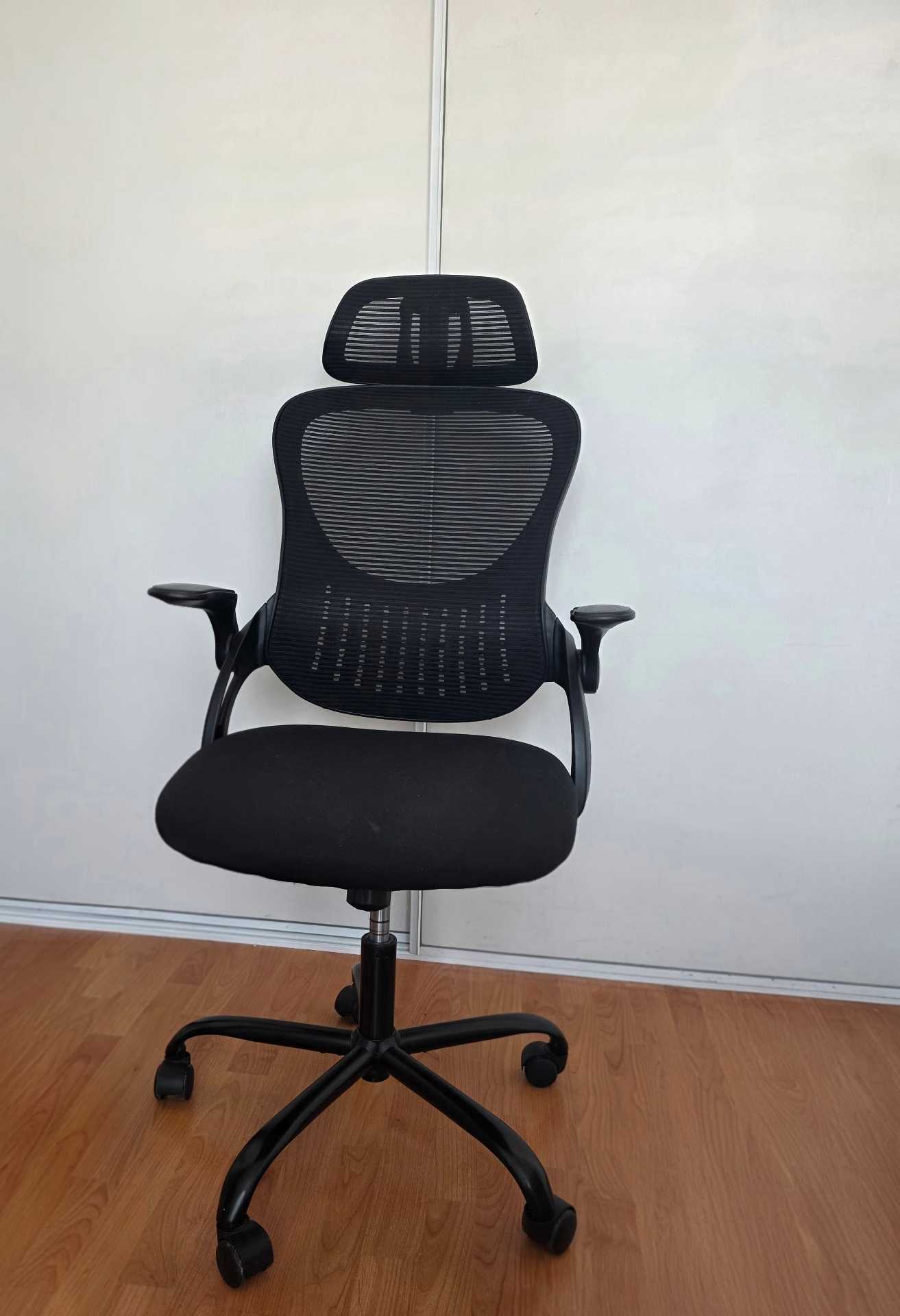 Ergonomic Mesh Office Chair with Headrest – Adjustable Height