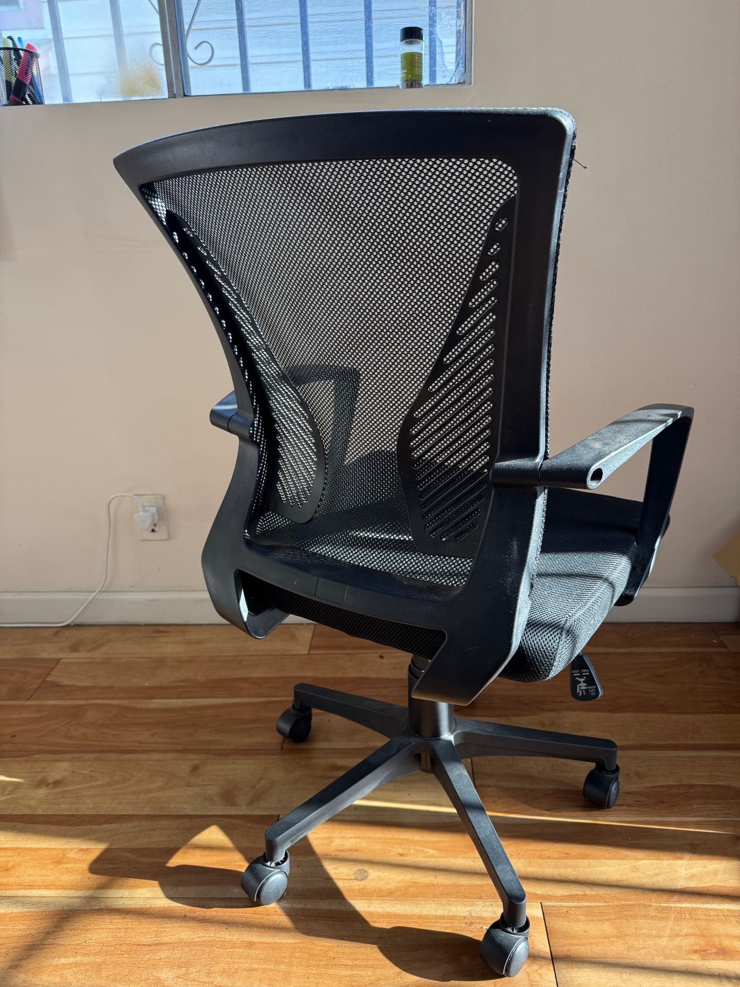 Lawrence Office Chair – Black Mesh Swivel, Adjustable Height – $45 (retail65$)