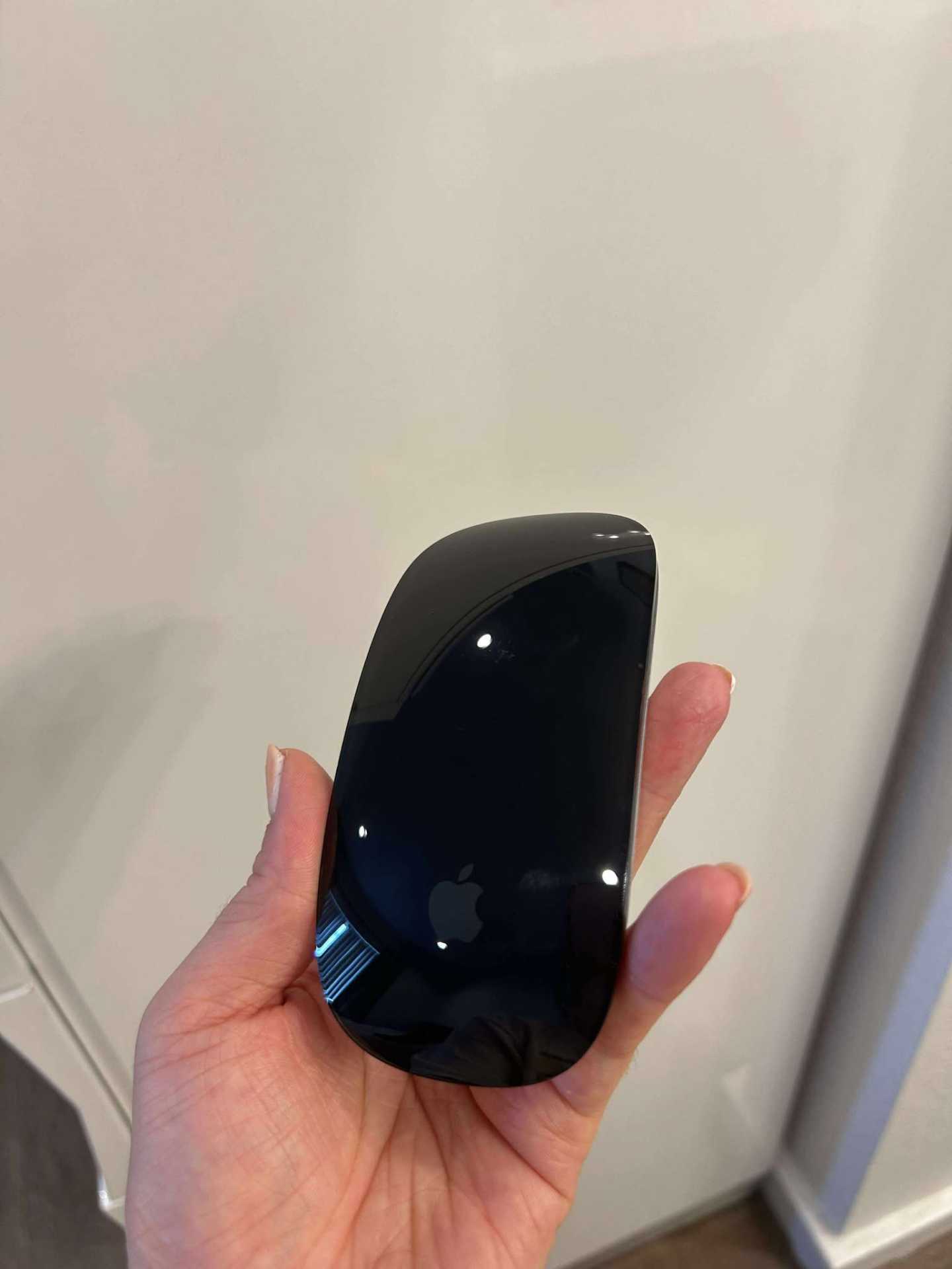 Apple Magic Mouse-Black (2nd Generation)