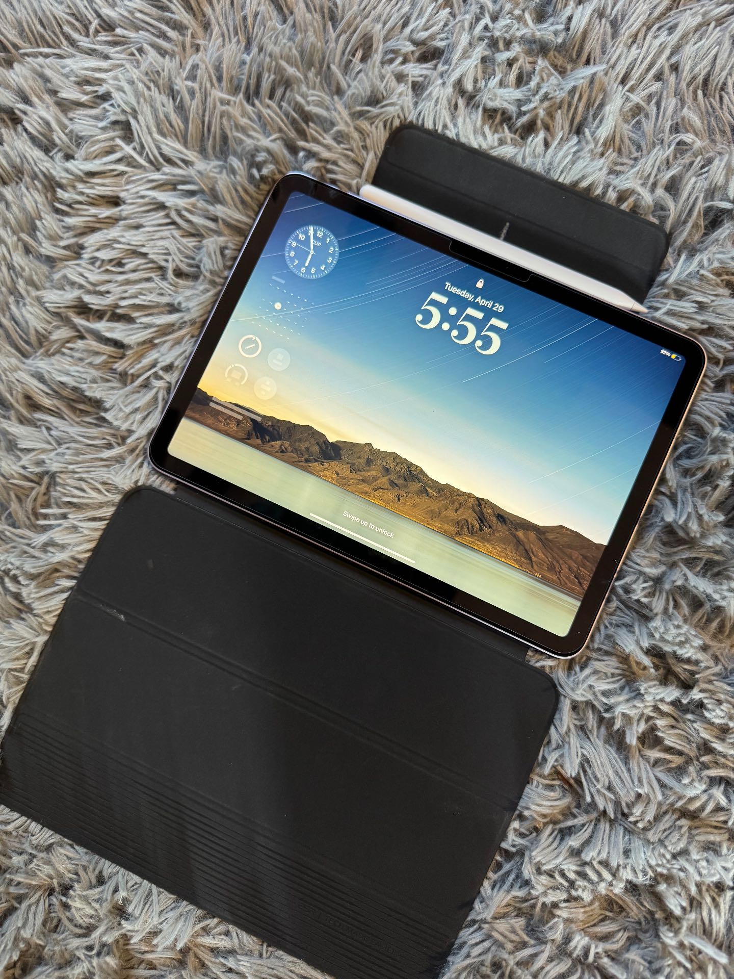 Apple iPad (Wi-Fi, 64GB) + Case – Excellent Condition $350 (Retail price: $549)