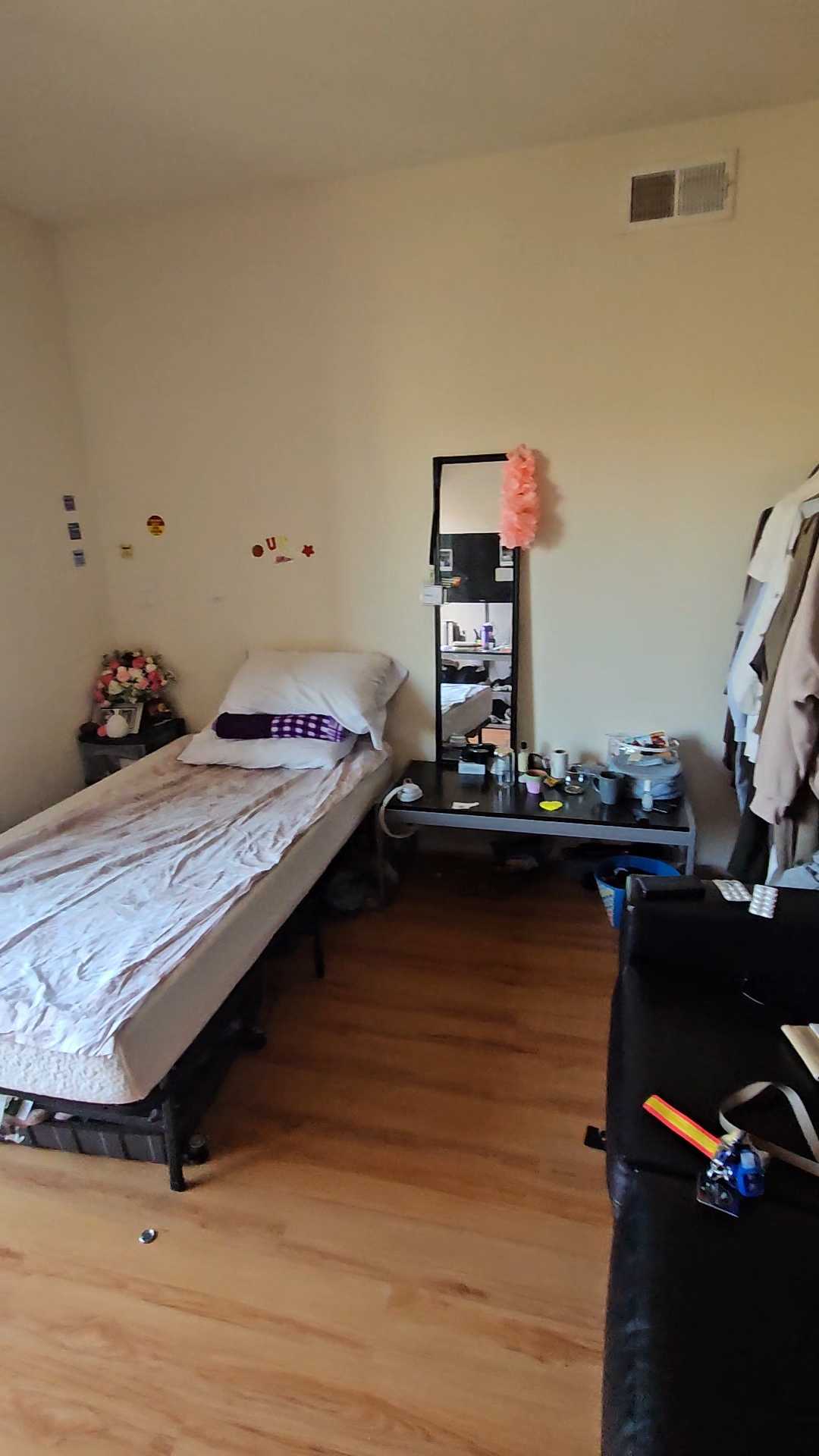 Hall Spot - 500/month - Jun to Aug - Females -Extendable