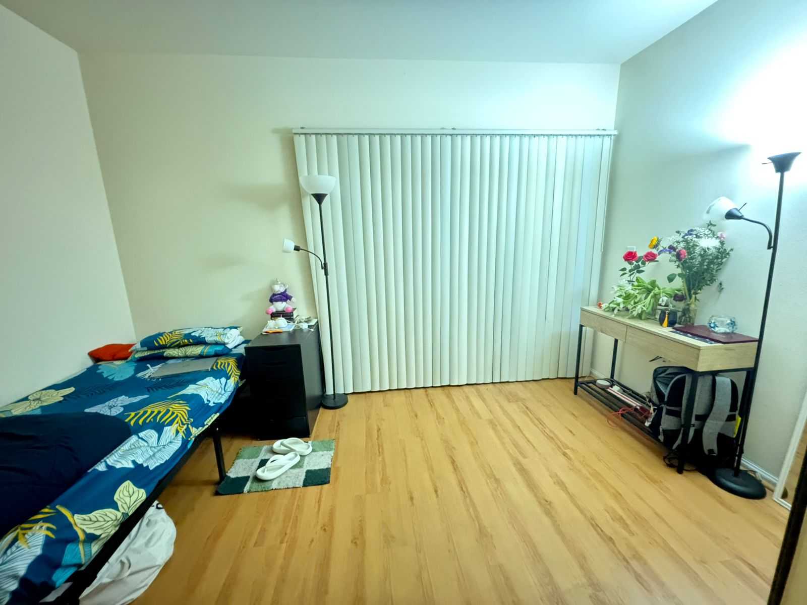 Hall Spot for Female at Lorenzo (2B2B)