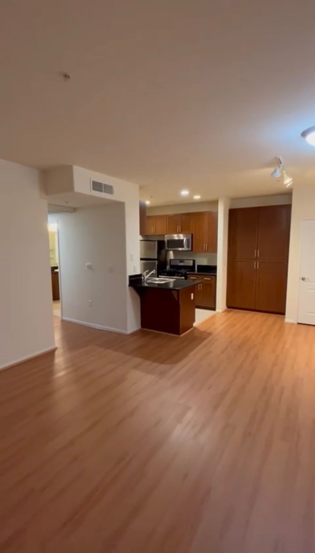 Private Room / Shared Spot at The Lorenzo – 2Bed/2Bath