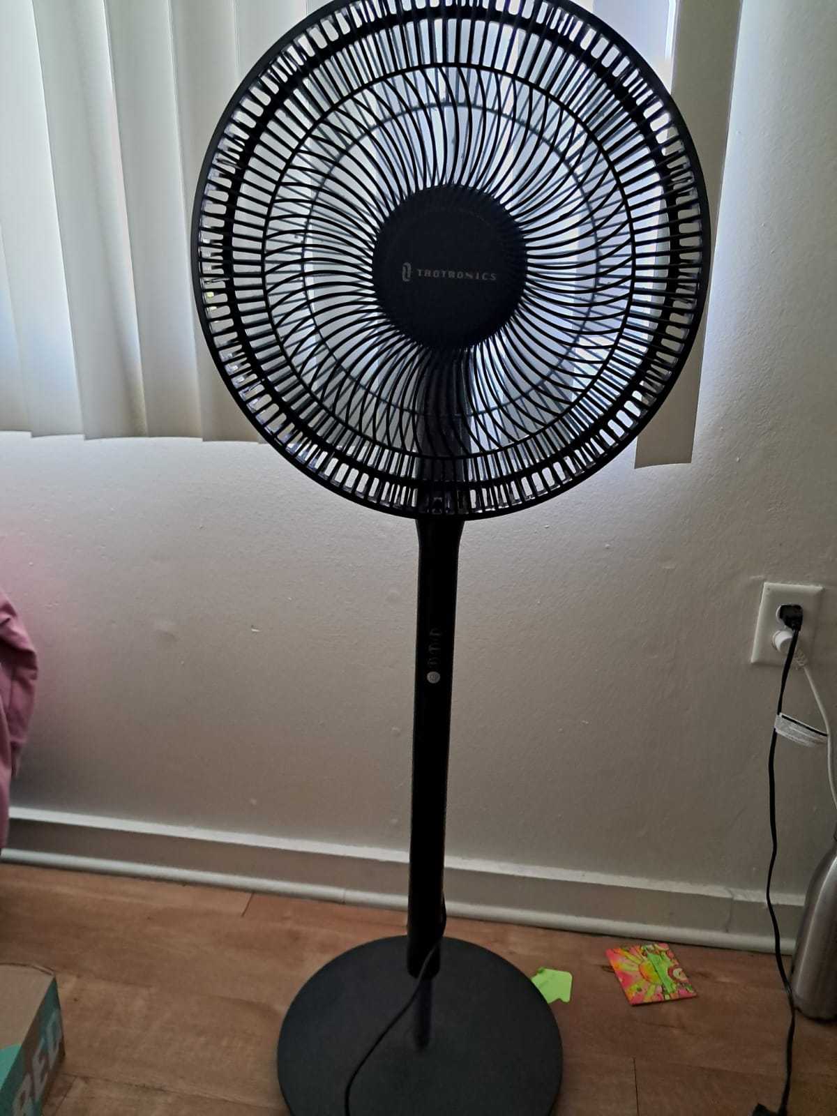 Pedastel fan with remote
