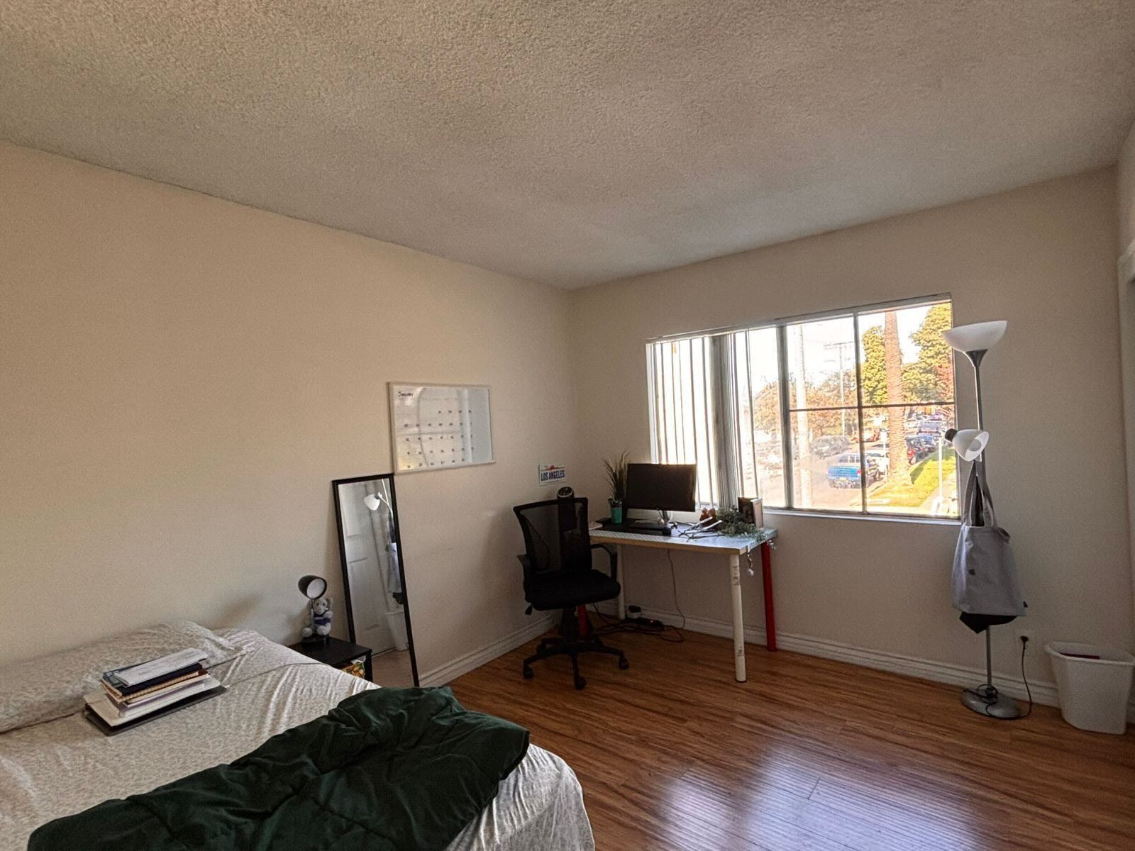 Female roommate wanted for a private room in 2b1b